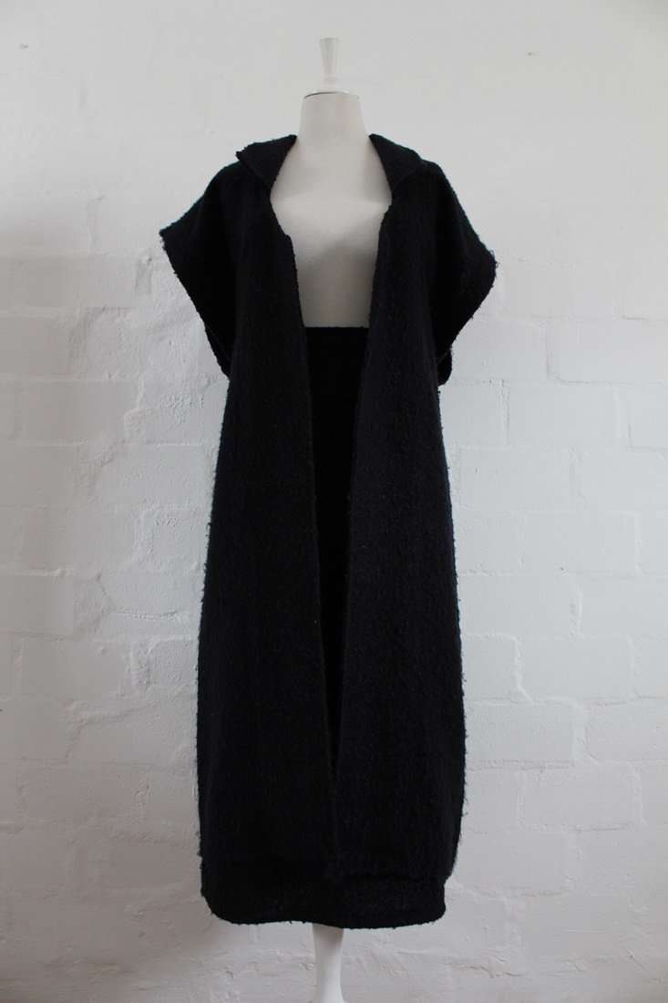 VINTAGE BOUCLE KNIT BLACK TWO PIECE SKIRT JACKET SUIT - SIZE 14