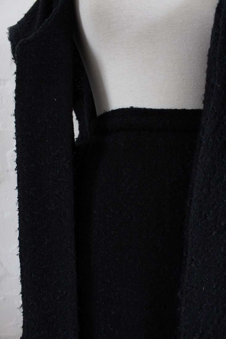 VINTAGE BOUCLE KNIT BLACK TWO PIECE SKIRT JACKET SUIT - SIZE 14