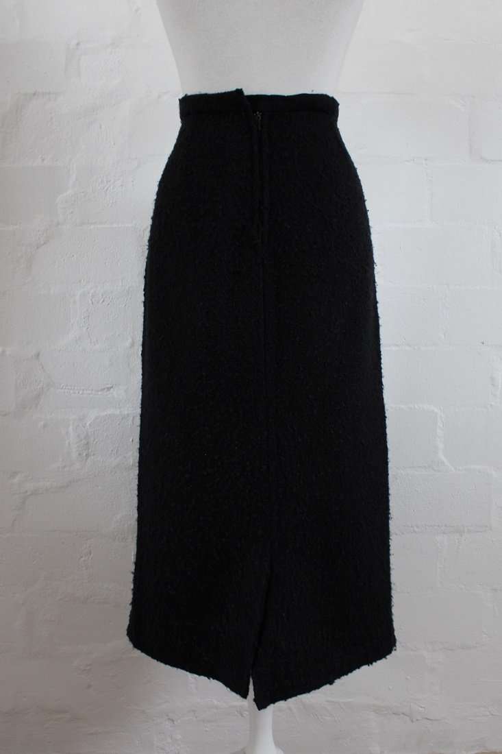 VINTAGE BOUCLE KNIT BLACK TWO PIECE SKIRT JACKET SUIT - SIZE 14