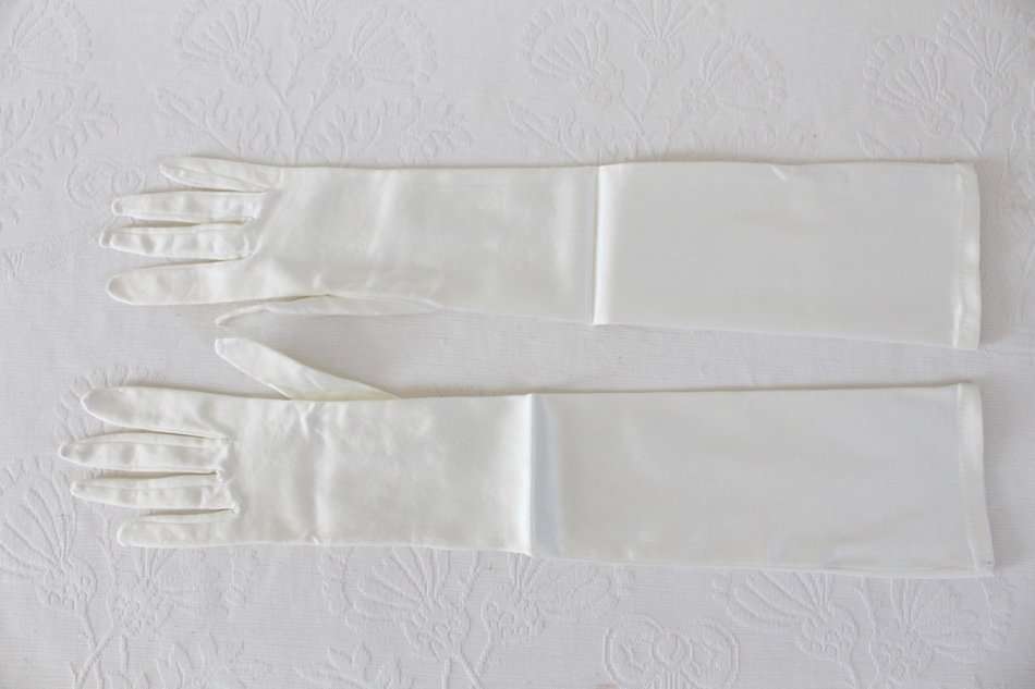 VINTAGE WHITE SATIN LONG OPERA GLOVES