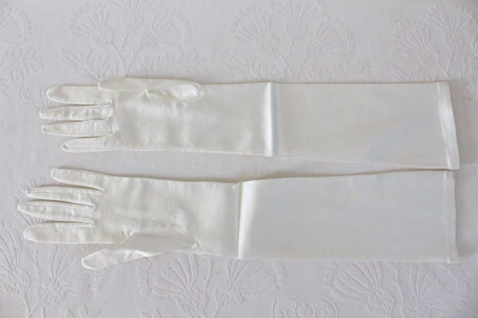 VINTAGE WHITE SATIN LONG OPERA GLOVES