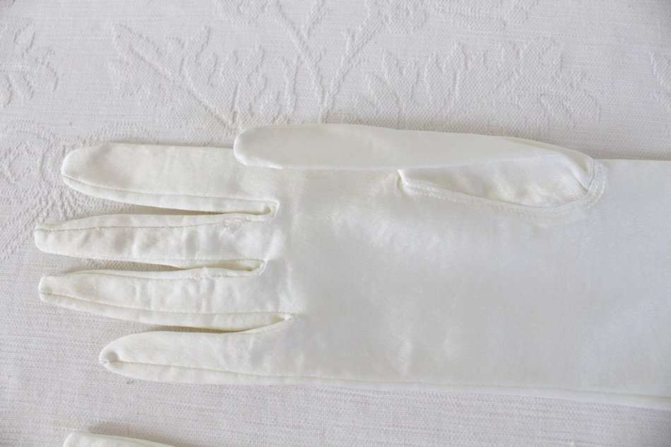 VINTAGE WHITE SATIN LONG OPERA GLOVES