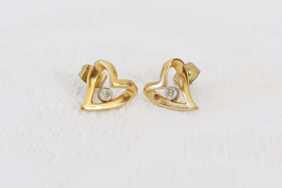 VINTAGE HEART GOLD PLATED RHINESTONE PIERCED EARRINGS
