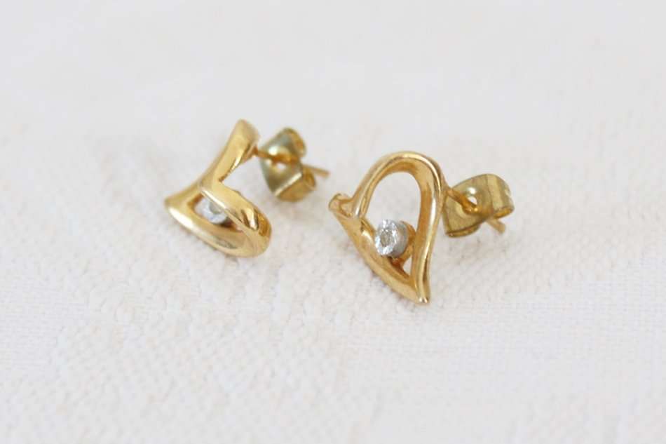 VINTAGE HEART GOLD PLATED RHINESTONE PIERCED EARRINGS