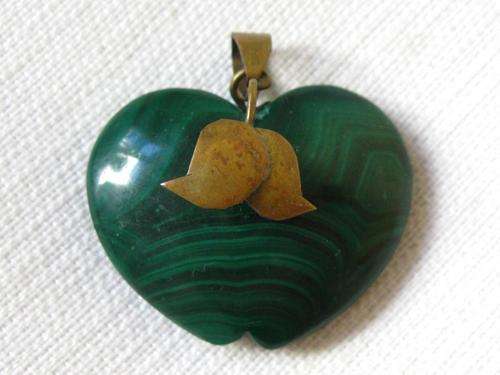 VINTAGE HEART SOLID MALACHITE GREEN STONE BRASS PENDANT FOR NECKLACE