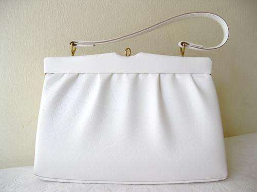 VINTAGE 1960S WHITE TEXTURED FAUX LEATHER KELLY STYLE HANDBAG PURSE