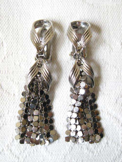 VINTAGE MESH CHAIN MAIL SILVER PLATED DANGLE COSTUME COCKTAIL EARRINGS