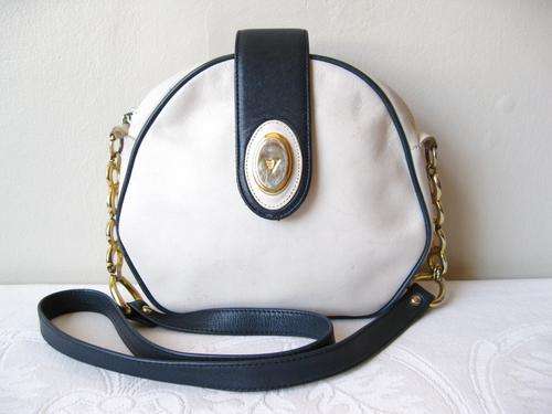 *VICOSTA* DESIGNER VINTAGE GENUINE LEATHER BEIGE NAVY CHAIN ROUND SLING BAG