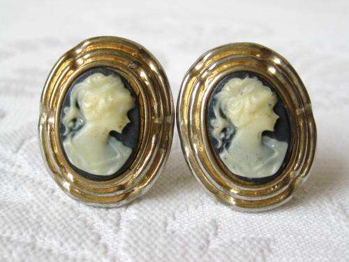 VINTAGE FAUX CAMEO BLACK GOLD PLATED PLASTIC CLIP-ON EARRINGS