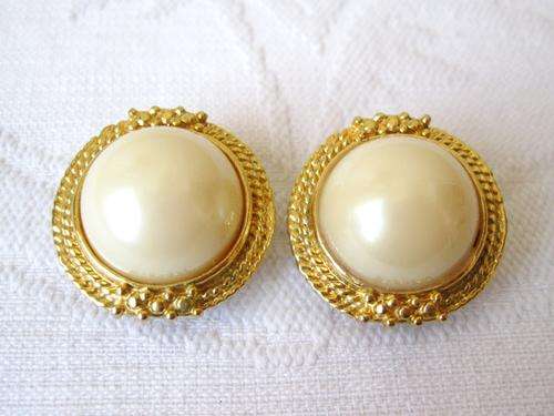 VINTAGE FAUX PEARL GOLD PLATED CHUNKY CLIP-ON EARRINGS