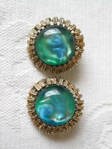 VINTAGE GREEN IRIDESCENT PLASTIC LUCITE PLATED CLIP-ON EARRINGS