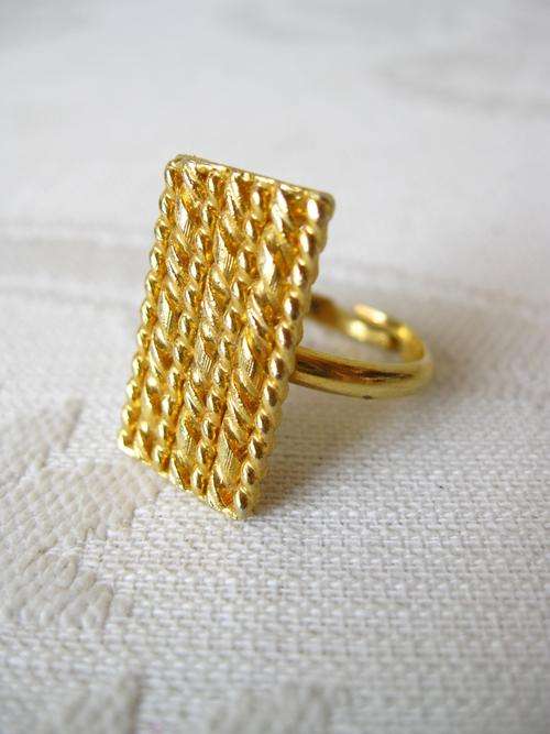 *CLEARANCE SALE* VINTAGE GOLD PLATED RECTANGULAR COSTUME ADJUSTABLE RING