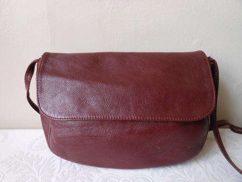 VINTAGE GENUINE LEATHER MAROON RED SMALL SLING FLAP BAG - MADE IN BRAZIL