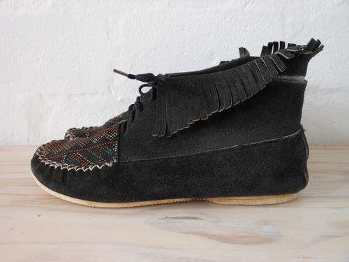 *SALE* VINTAGE INDIAN NATIVE AMERICAN GENUINE SUEDE LEATHER BLACK FRINGED BOOTS SHOES - SIZE 4