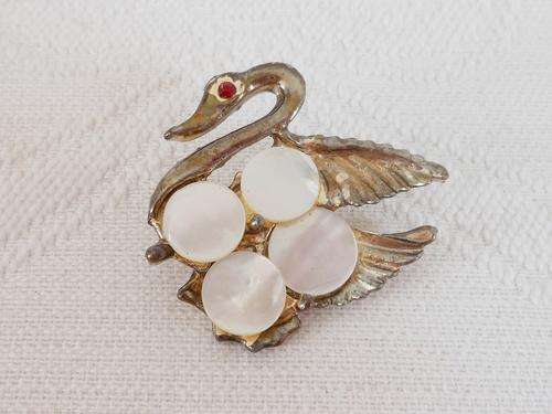 VINTAGE SWAN BIRD GOLD PLATED MOTHER OF PEARL SHELL RHINESTONE BROOCH PIN