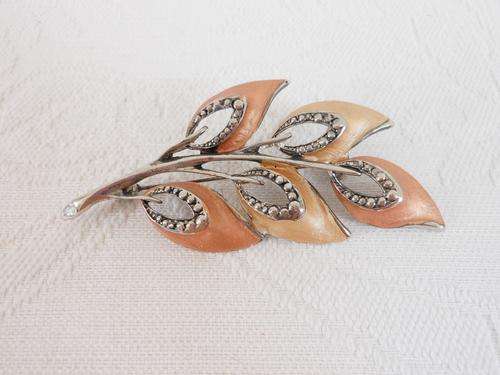 VINTAGE ENAMEL SILVER PLATED LEAF BROOCH PIN