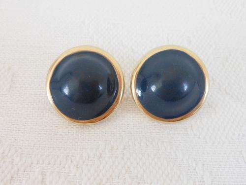 VINTAGE ENAMEL NAVY BLUE GOLD PLATED ROUND COSTUME EARRINGS - PIERCED