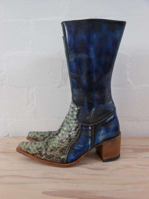 *SENDRA* DESIGNER GENUINE LEATHER *SNAKE SKIN* BLUE GREEN COWBOY LADIES BOOTS - SIZE 7