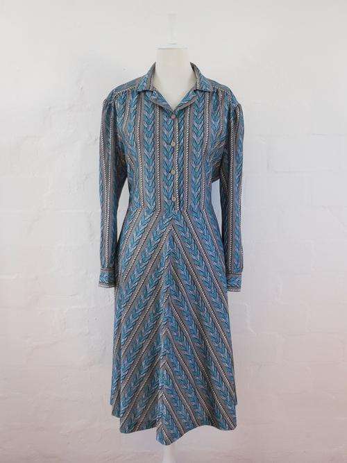 *NEW YEAR SALE - 50% OFF* VINTAGE BLUE GREY PRINTED STRIPED LONG SLEEVE DRESS - SIZE 20