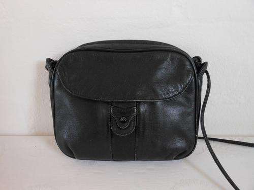 VINTAGE GENUINE LEATHER BLACK MINI SLING CROSSBODY BAG
