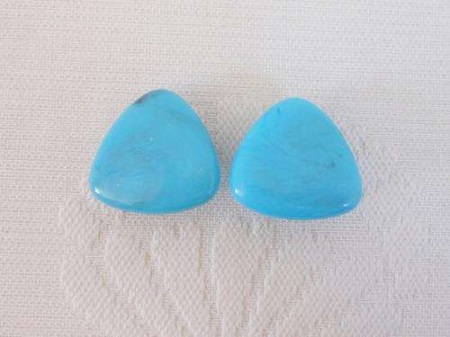 VINTAGE TURQUOISE BLUE PLASTIC TRINAGLE CLIP-ON EARRINGS