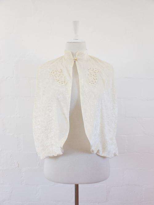 *END SEASON SALE - 50% OFF* VINTAGE CREAM VELOUR EMBROIDERED CAPE - SIZE SMALL