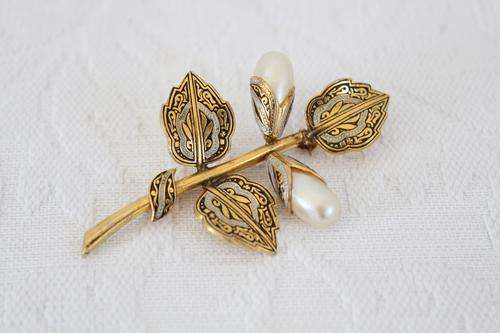VINTAGE GOLD PLATED FAUX PEARL FLOWER LEAF BROOCH PIN
