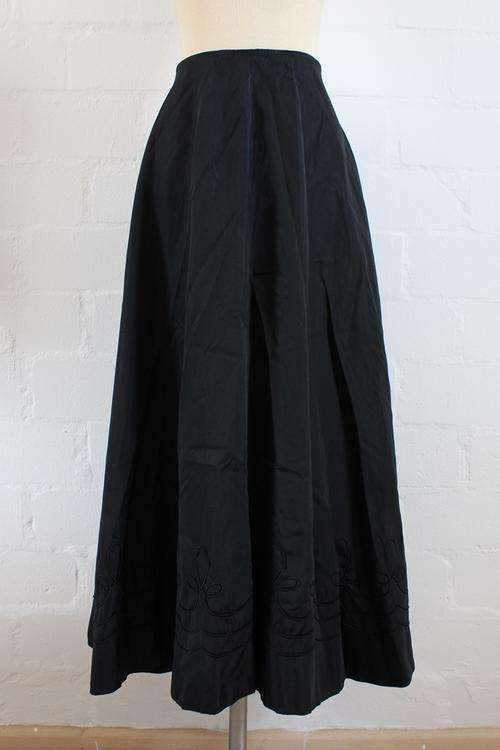 VINTAGE EMBROIDERED BLACK HIGH WAIST FULL CIRCLE SKIRT - SIZE 14