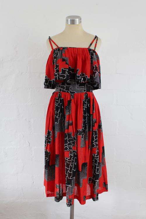 VINTAGE RED BLACK PRINTED PLEATED DRESS - SIZE 10