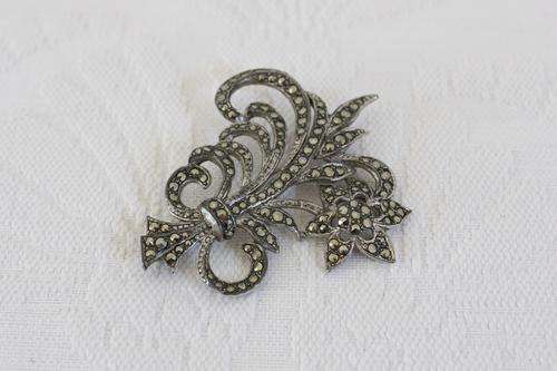 VINTAGE MARCASITE STONE SILVER PLATED BROOCH PIN