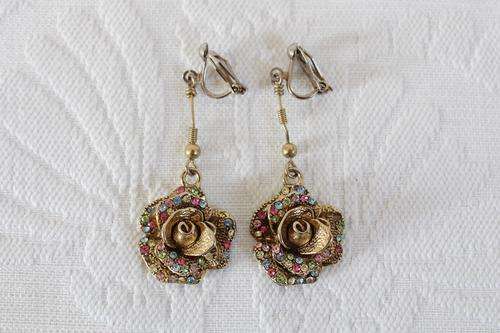VINTAGE FLOWER RHINESTONE GOLD PLATED CLIP-ON EARRINGS