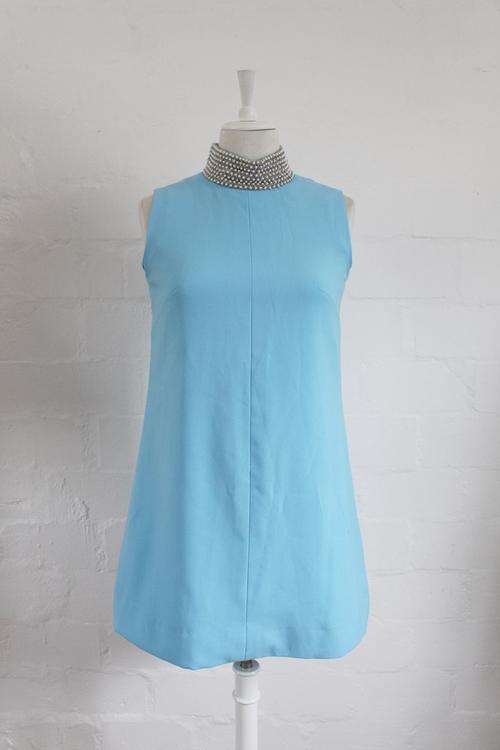 VINTAGE BLUE BEADED COLLAR SLEEVELESS SHIFT COCKTAIL DRESS - SIZE 10