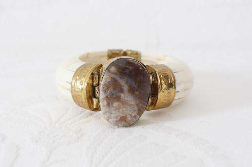 VINTAGE BONE GEM STONE BRASS CHUNKY BANGLE BRACELET