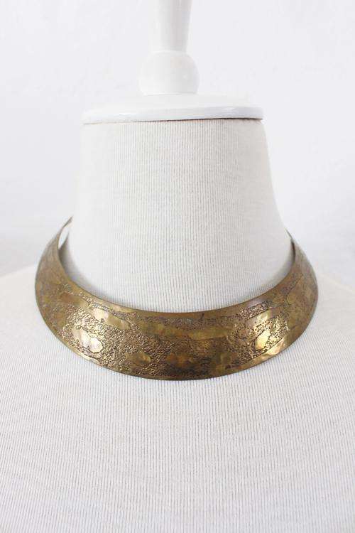 VINTAGE BRASS TEXTURED CHOKER NECKLACE