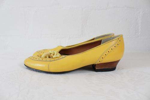 VINTAGE GENUINE LEATHER YELLOW LACE UP BROGUES SHOES - SIZE 5