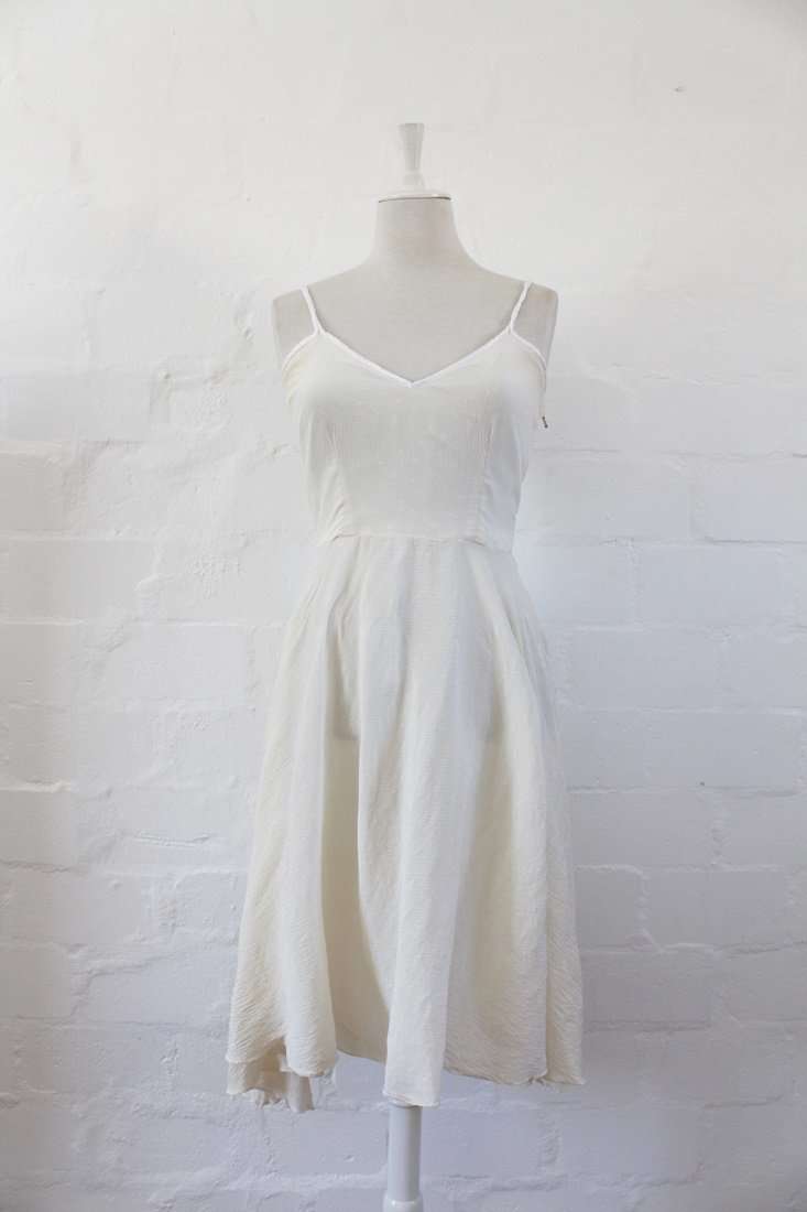 VINTAGE 100% SILK CREAM CHIFFON COCKTAIL SWING DRESS - SIZE 8