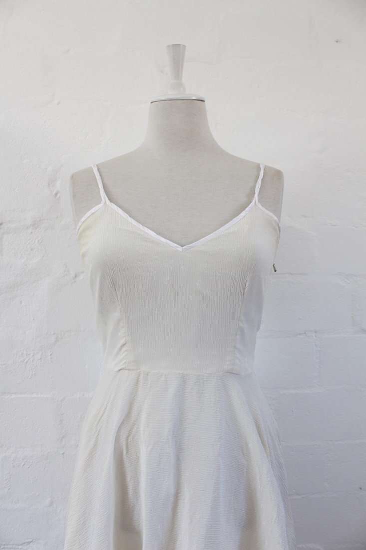 VINTAGE 100% SILK CREAM CHIFFON COCKTAIL SWING DRESS - SIZE 8