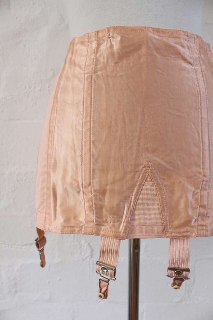 VINTAGE SATIN PINK GIRDLE SUPPORT UNDERWEAR SUSPENDERS - SIZE M