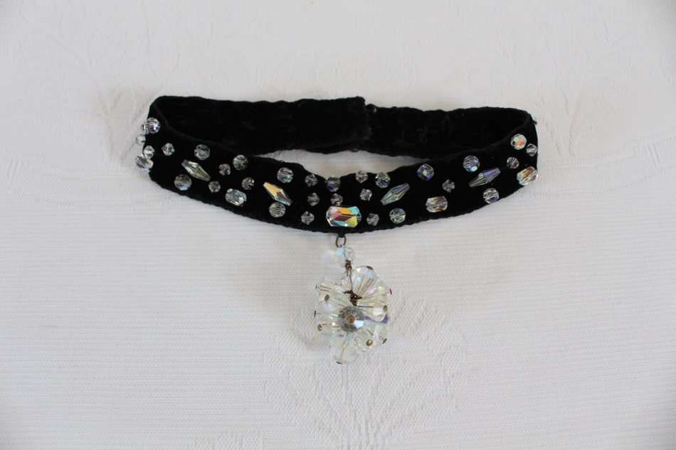 VINTAGE CRYSTAL BEADED VELVET BLACK CHOKER NECKLACE