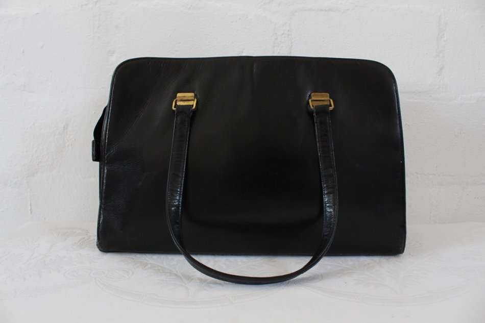 VINTAGE GENUINE LEATHER BLACK SHOULDER HANDBAG BAG