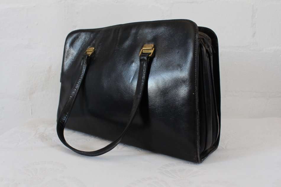 VINTAGE GENUINE LEATHER BLACK SHOULDER HANDBAG BAG