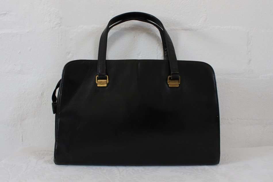 VINTAGE GENUINE LEATHER BLACK SHOULDER HANDBAG BAG
