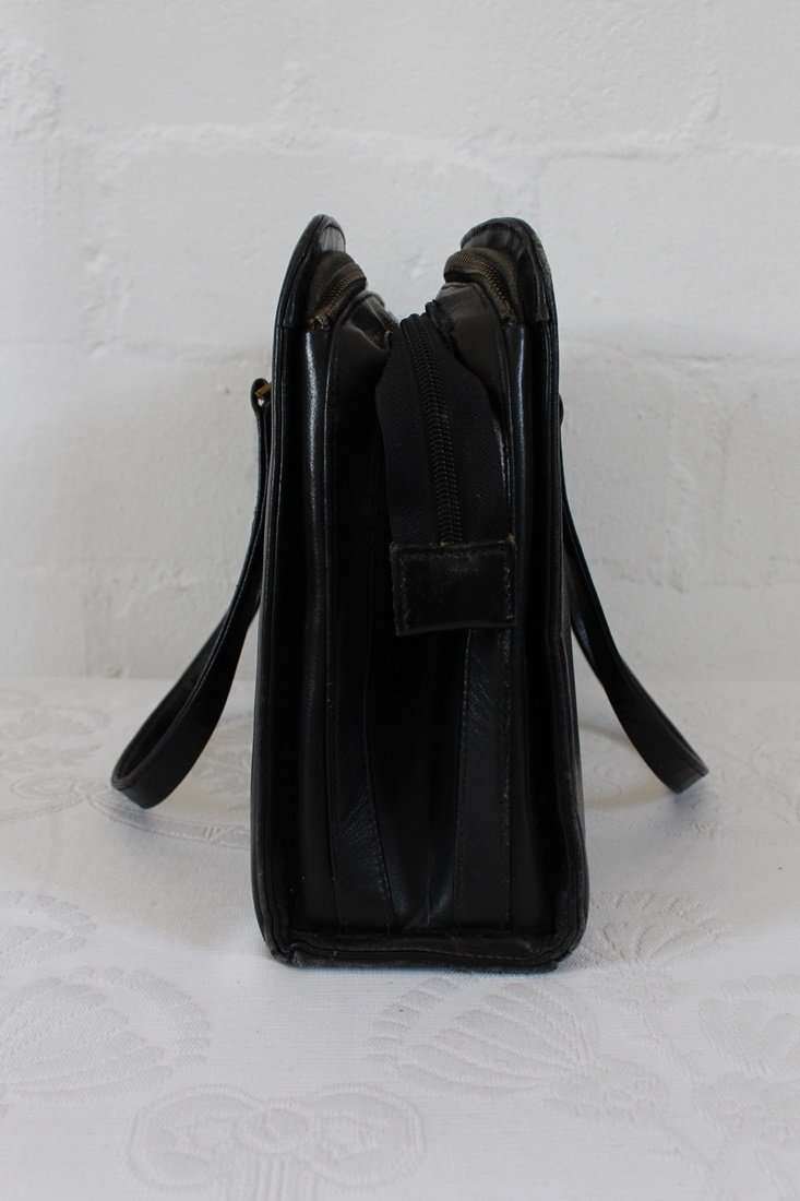 VINTAGE GENUINE LEATHER BLACK SHOULDER HANDBAG BAG