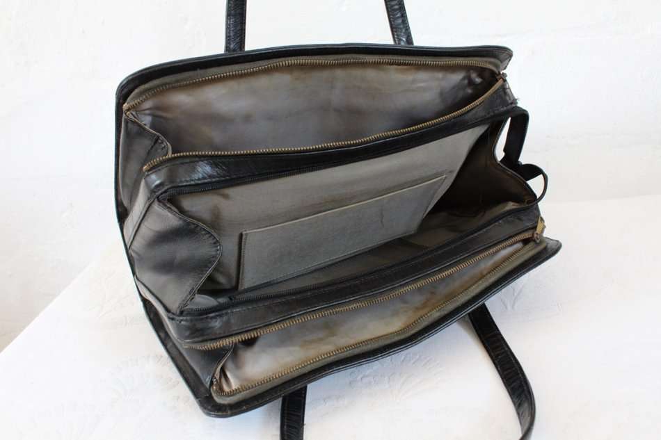 VINTAGE GENUINE LEATHER BLACK SHOULDER HANDBAG BAG