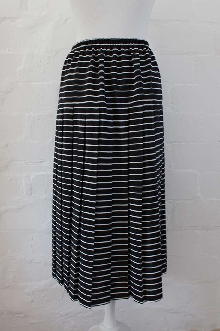 VINTAGE PLEATED BLACK WHITE STRIPED SKIRT - SIZE 16