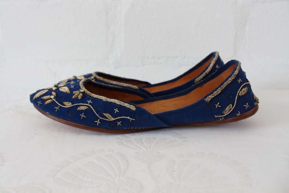 PAKISTANI BLUE VELVET GENUINE LEATHER EMBROIDERED KHUSSA SHOES - SIZE 8