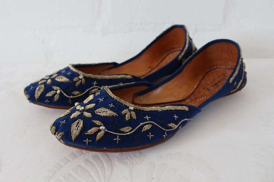 PAKISTANI BLUE VELVET GENUINE LEATHER EMBROIDERED KHUSSA SHOES - SIZE 8