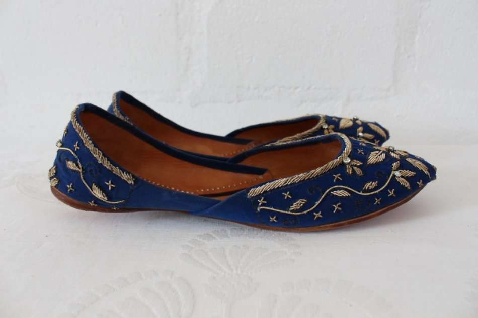 PAKISTANI BLUE VELVET GENUINE LEATHER EMBROIDERED KHUSSA SHOES - SIZE 8