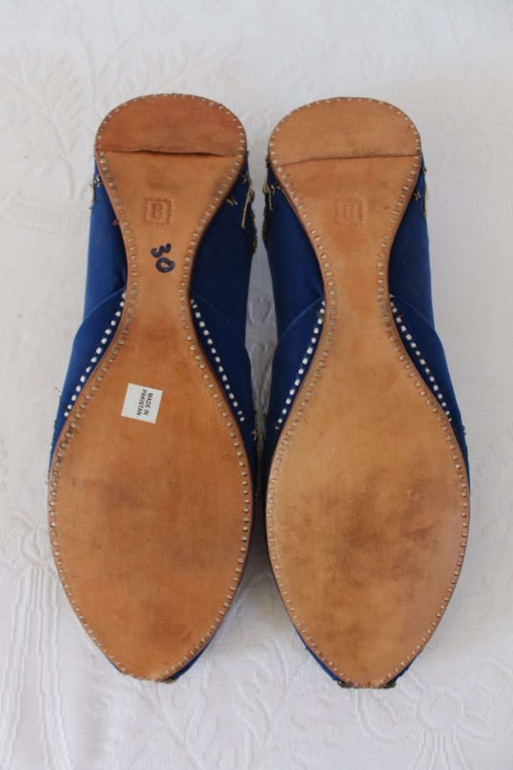 PAKISTANI BLUE VELVET GENUINE LEATHER EMBROIDERED KHUSSA SHOES - SIZE 8