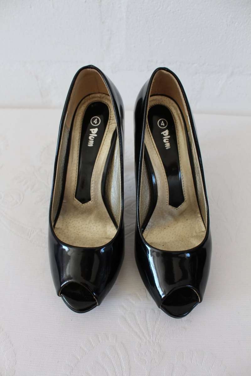 BLACK PATENT PLATFORM PEEPTOE HEELS SHOES - SIZE 4